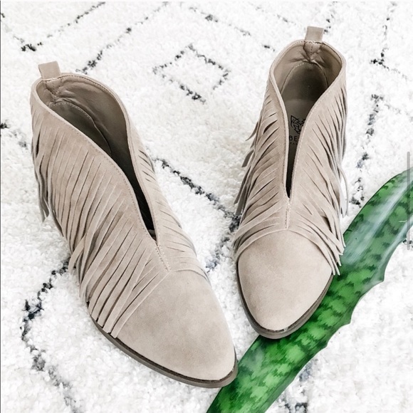 5⭐️ Grey Vegan Suede Fringe Ankle Booties - Picture 3 of 7
